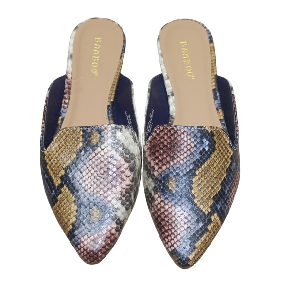 Bamboo Pointed Toe Snake Print Flats - Picture 1 of 1